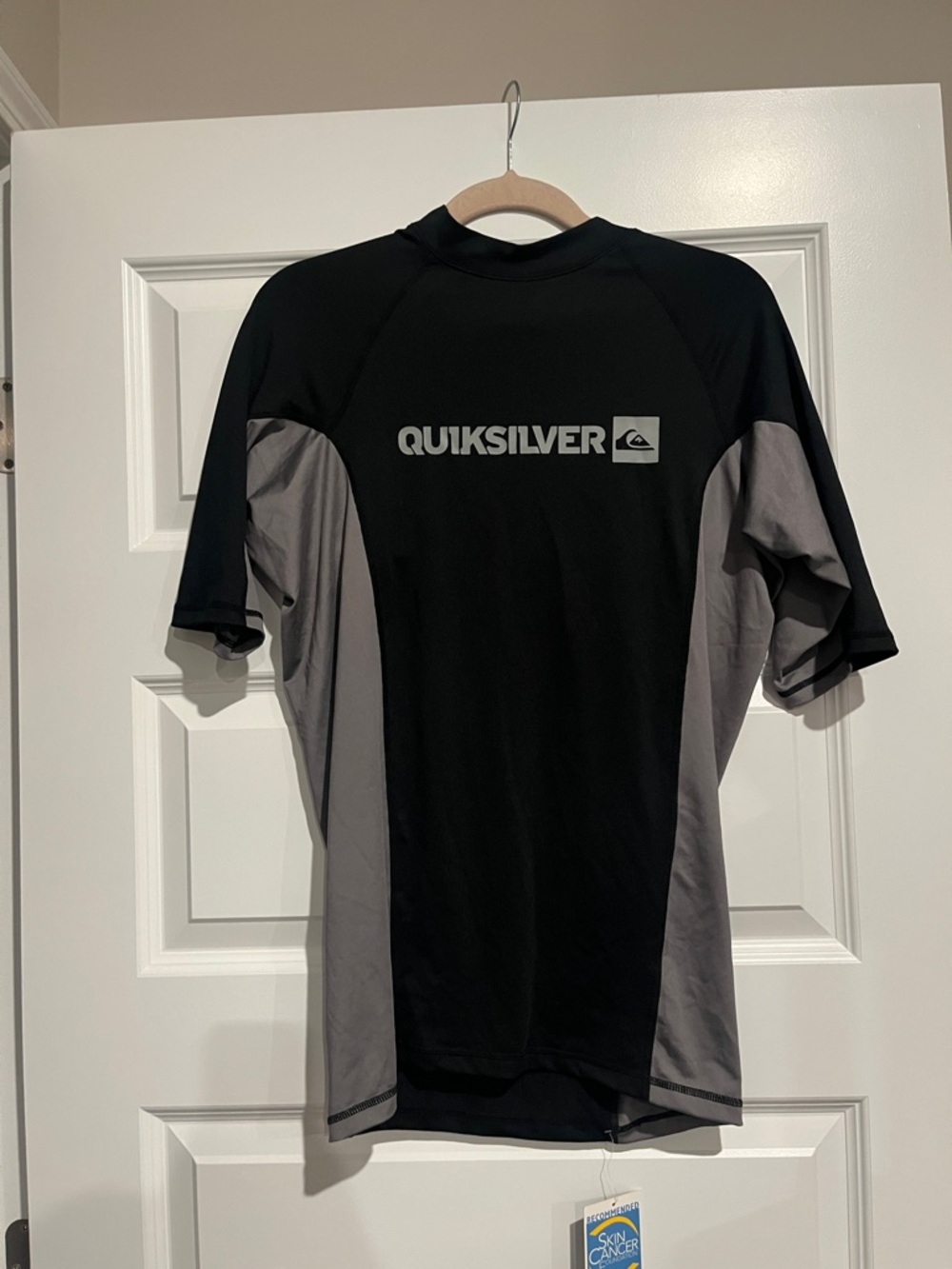 Quiksilver Black & Gray Short Sleeve Men's Rash Guard